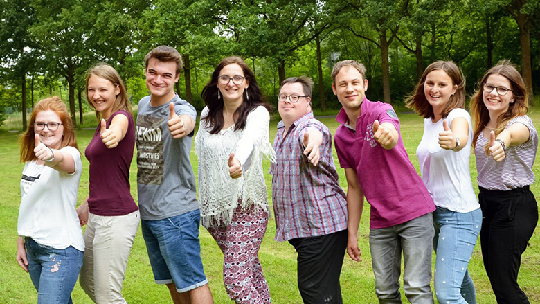 Lebenshilfe-Team auf der Wiese