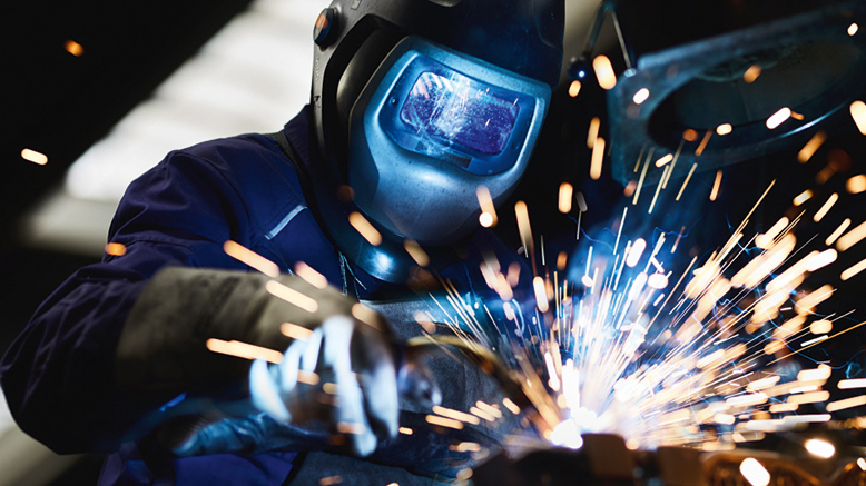 Ein Schweißer bei der Arbeit