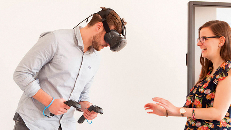 Studierende der Hochschule Biberach mit VR-Brille