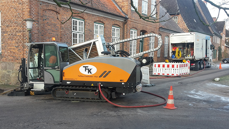 Baufahrzeug im Einsatz auf einer Baustelle