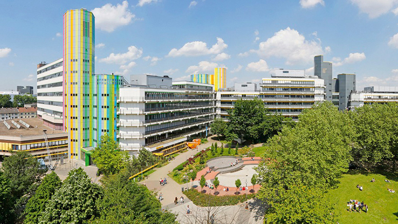 Großaufnahme des Uni-Gebäudes