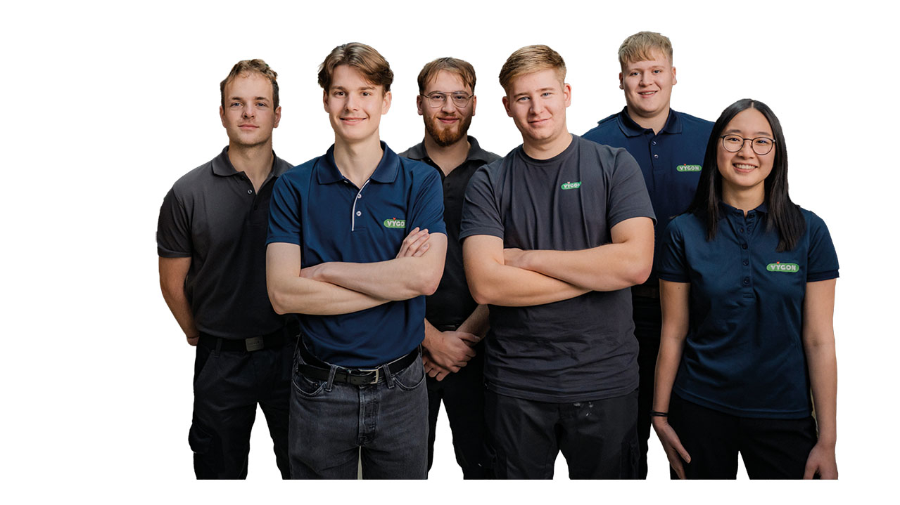 Gruppenbild von 5 jungen Menschen in scharzen und dunkelblauen Poloshirts