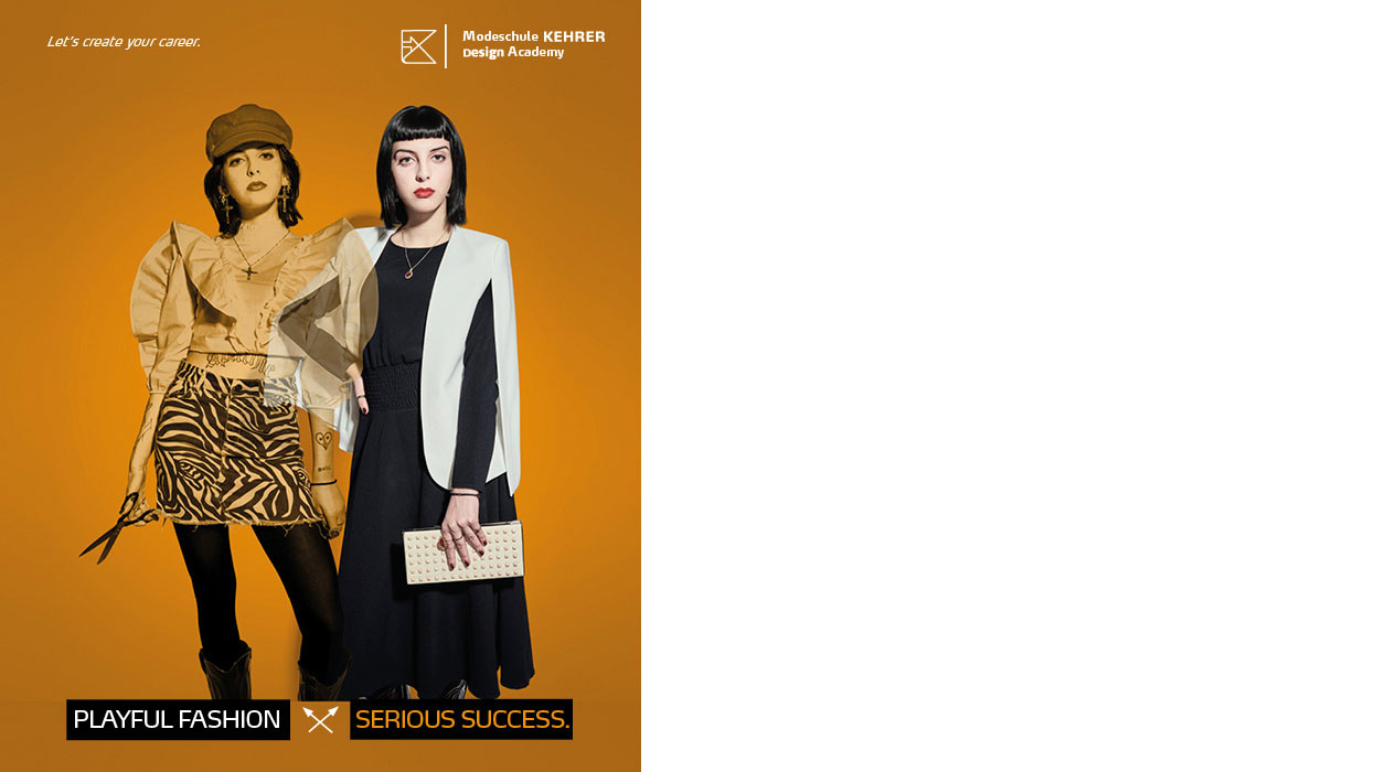 Zwei Models stehen vor orangefarbenem Hintergrund. Ein Model ist verspielt gekleidet mit einer Schere in der Hand, das andere Model ist elegant gekleidet mit einer Clutch. 