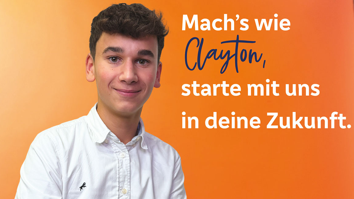 Werbekampagne. Junger Azubi Porträtfoto, oranger Hintergrund.
Mach's wie Clayton, starte mit uns in deine Zukunft.