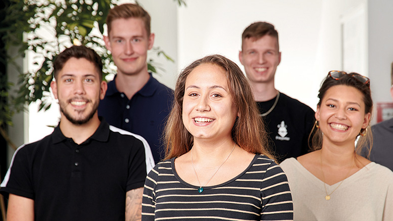 Gruppenbild junger Menschen