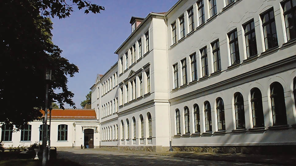 Ansicht Schulgebäude von außen