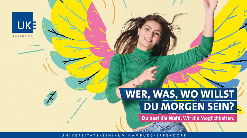 Junge Person steht vor einem Hintergrund mit bunten Flügeln, Bildaufschrift: Wer, was, wo willst du morgen sein?