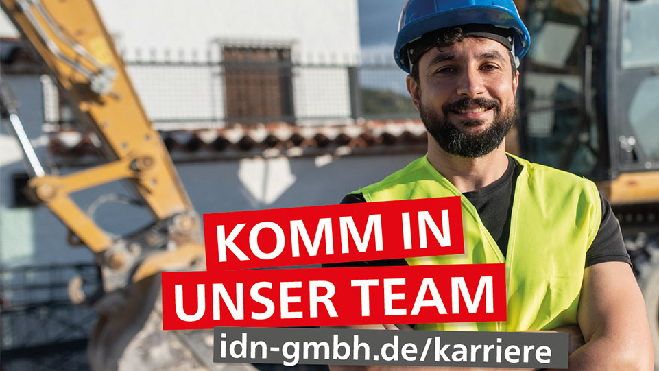Bauarbeiter und Spruch: Komm in unser Team