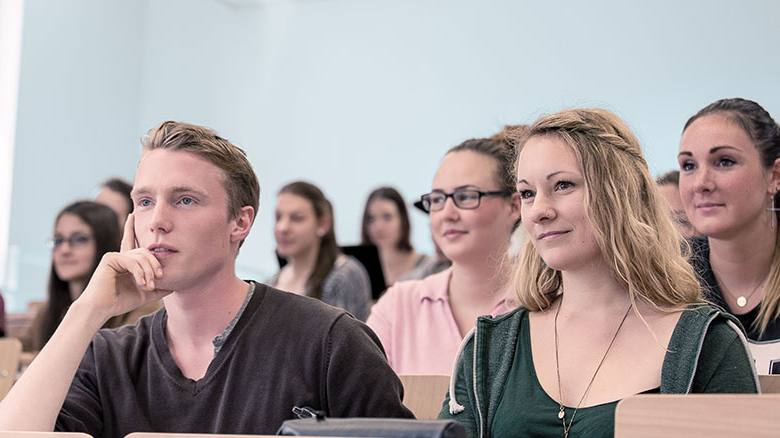 Bild von Studierenden im Hörsaal