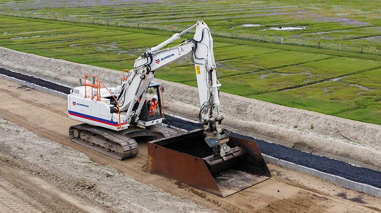 Bagger im Einsatz auf einer Baustelle