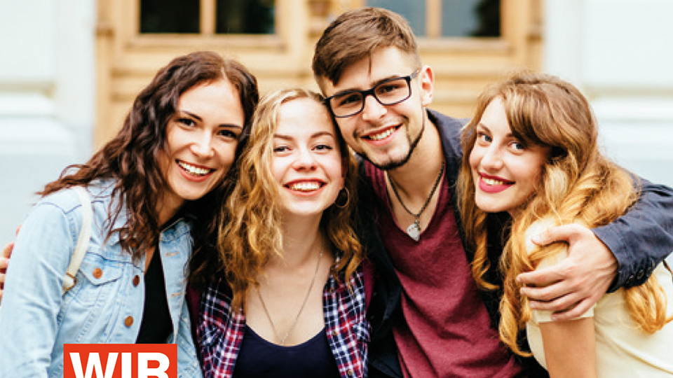 Gruppe junger Menschen "Wir suchen Dich!"