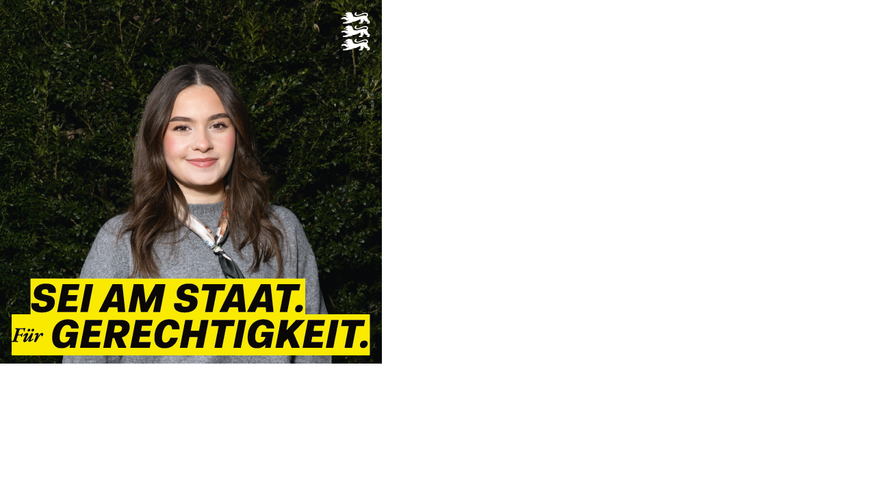 Junge Frau schaut in die Kamera und dadrunter steht der Slogan "Sei am Staat. Für Gerechtigkeit."