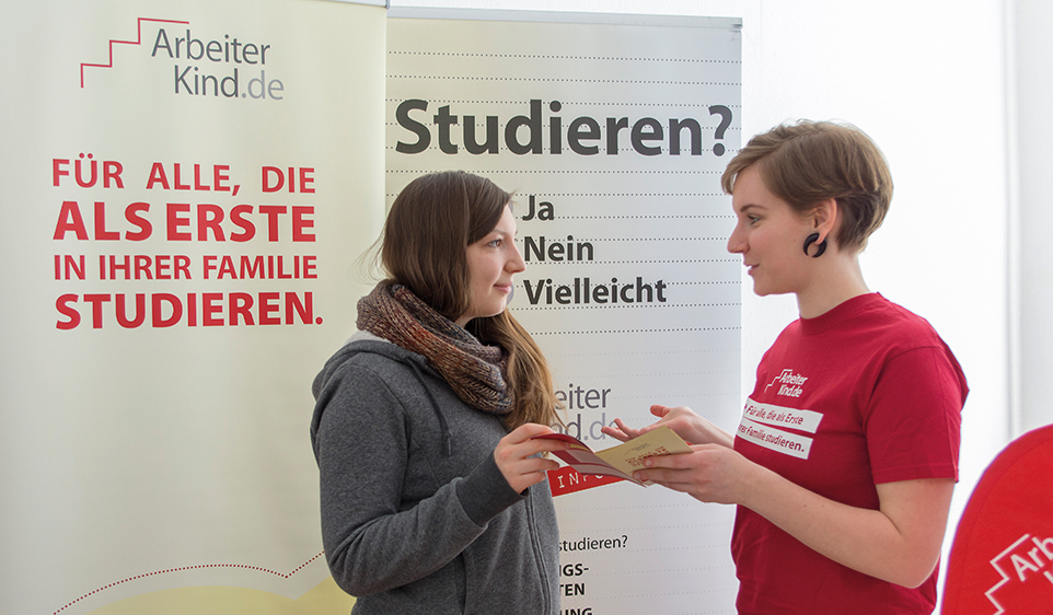 Beratungssituation zwischen zwei Personen