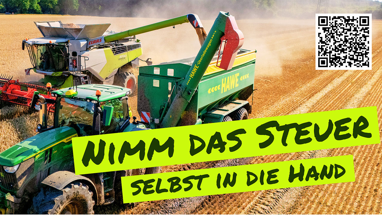 Erntemaschine mit dem Slogan: " NIMM DAS STEUER SELBST IN DIE HAND"