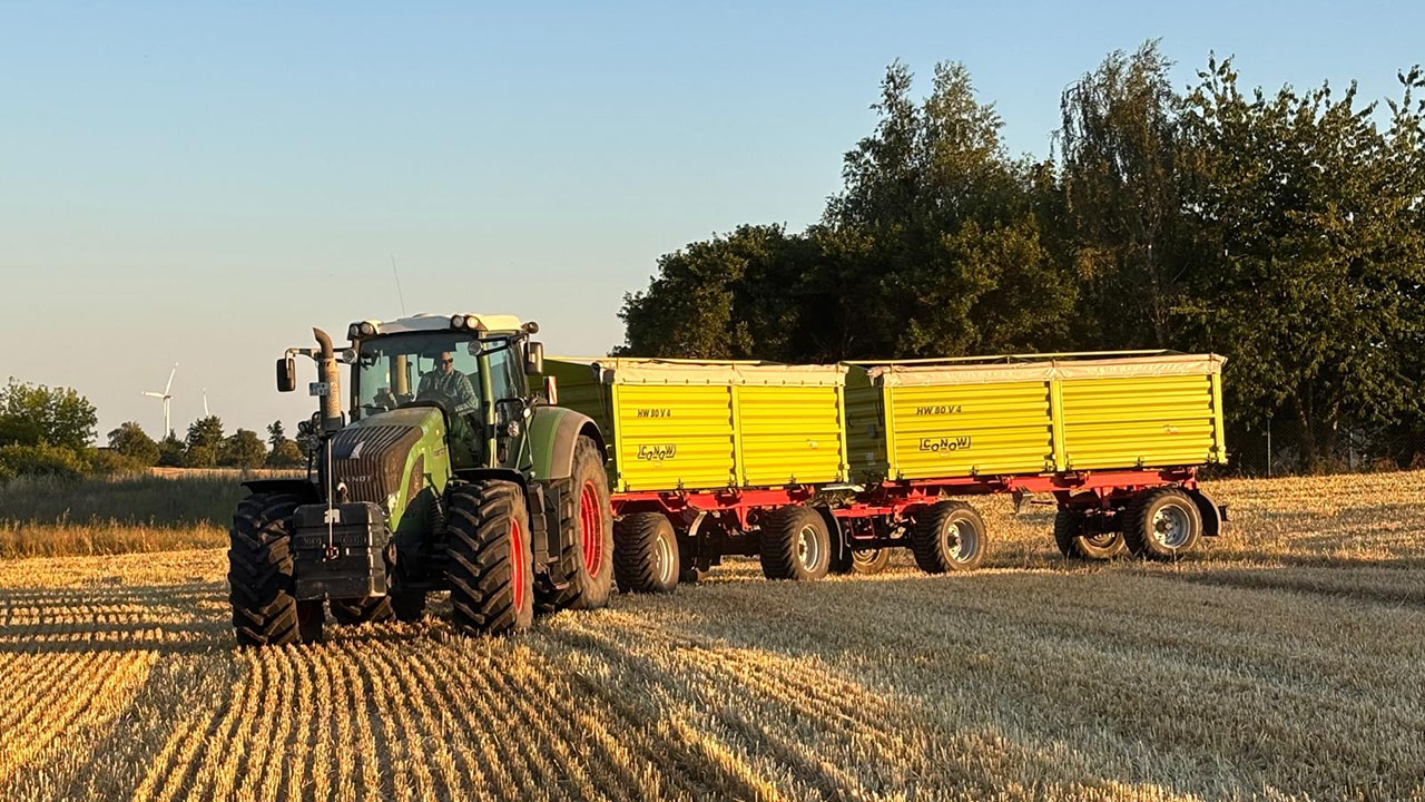 Traktor auf Feld