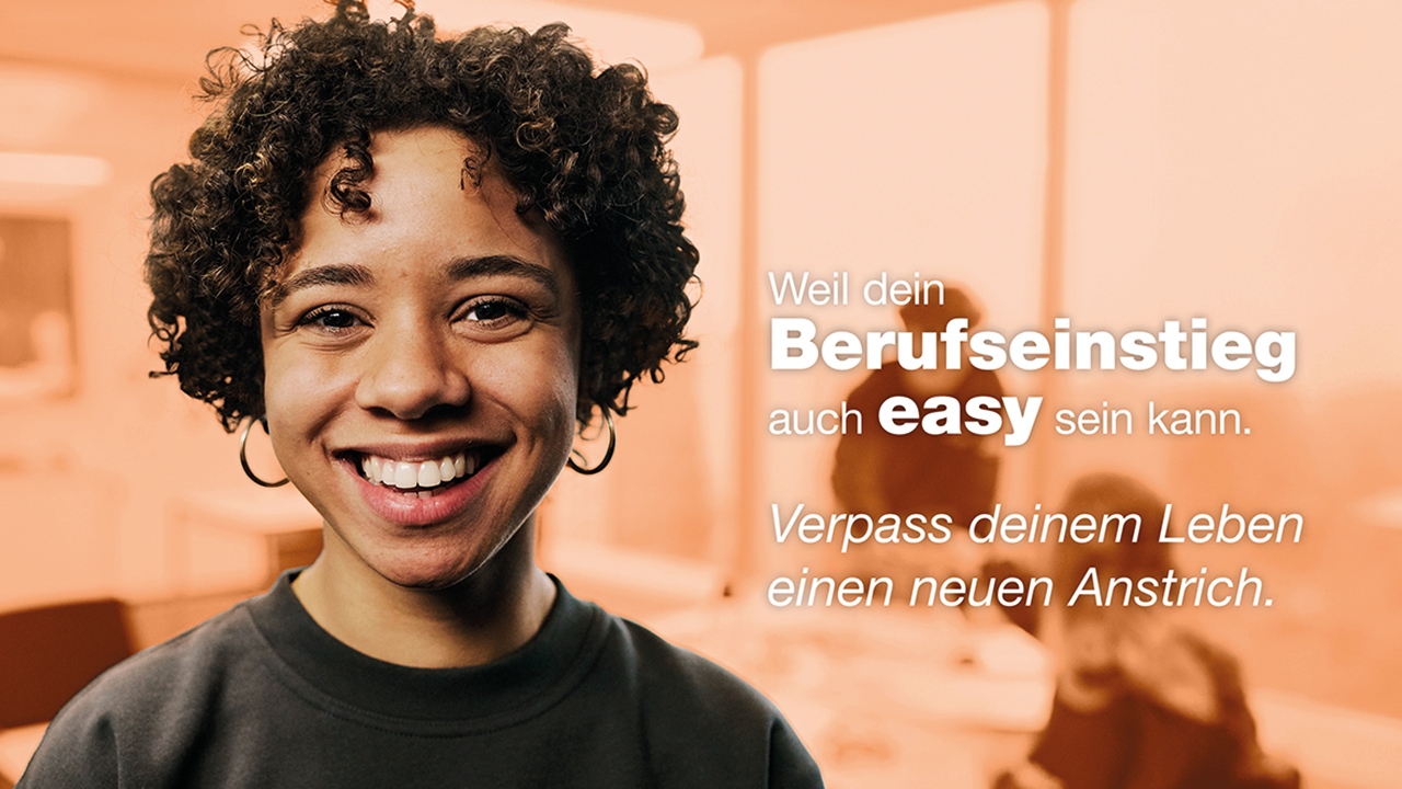 Porträt einer sehr freundlichen jungen Frau. Daneben der Satz: Weil dein Berufseinstieg auch easy sein kann. Verpass deinem Leben einen neuen Anstrich.