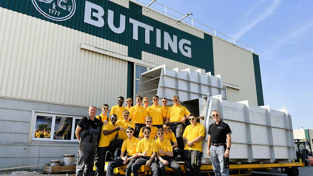 Butting-Team vor Halle