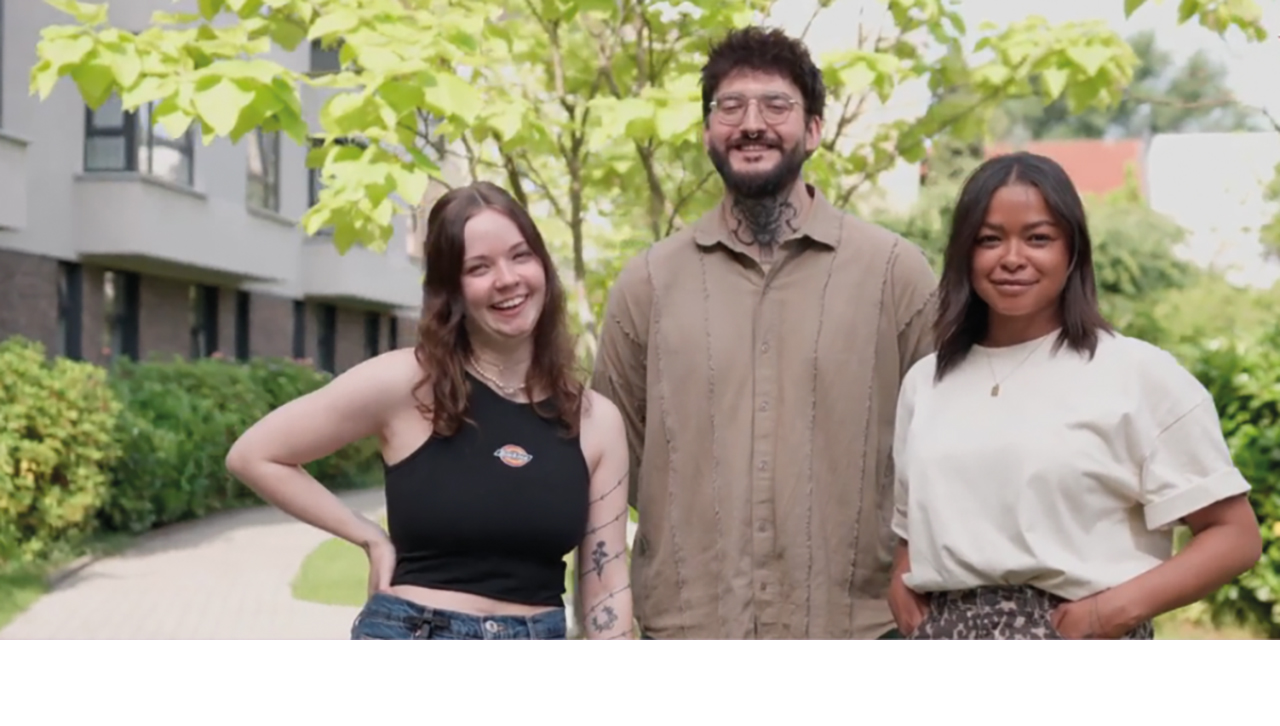 3 Personen im Grünen