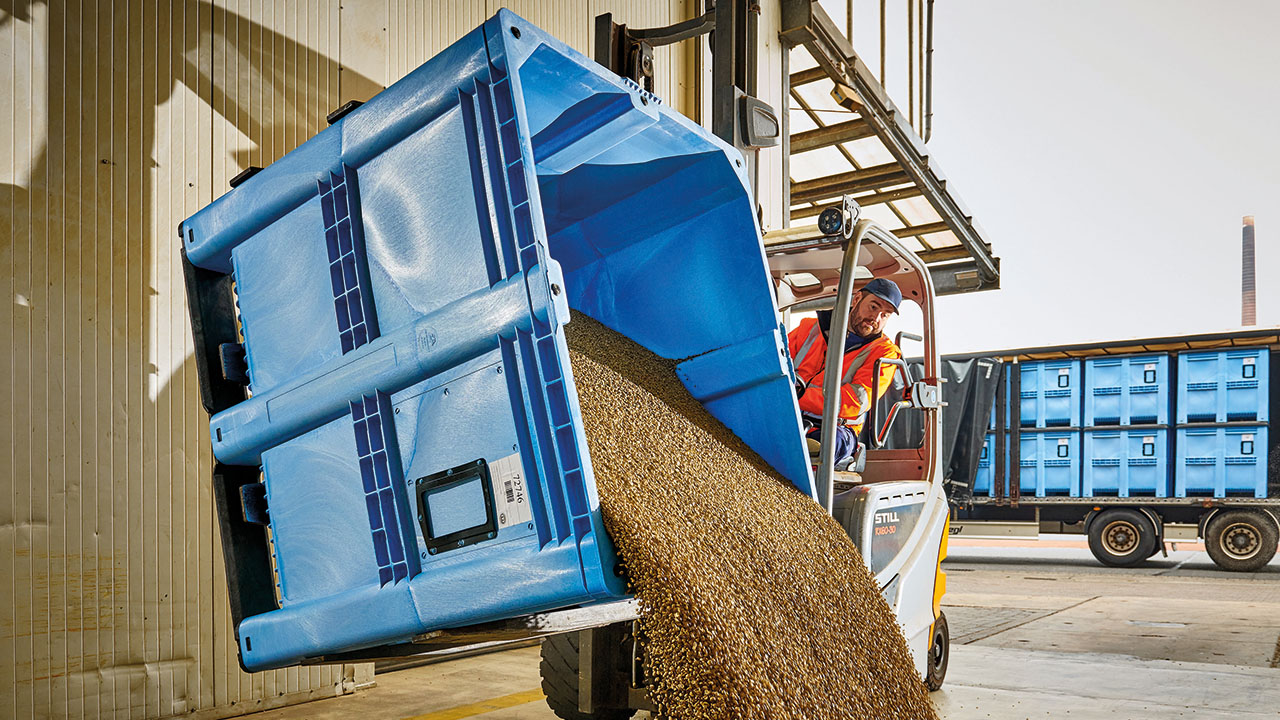 Gabelstabler mit Kaffee-Lieferung