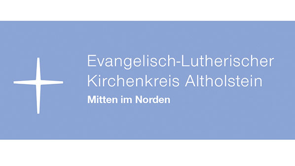 Banner mit einem Kreuz und dem Schriftzug "Ev.-Luth. Kirchenkreis Altholstein – Mitten im Norden"