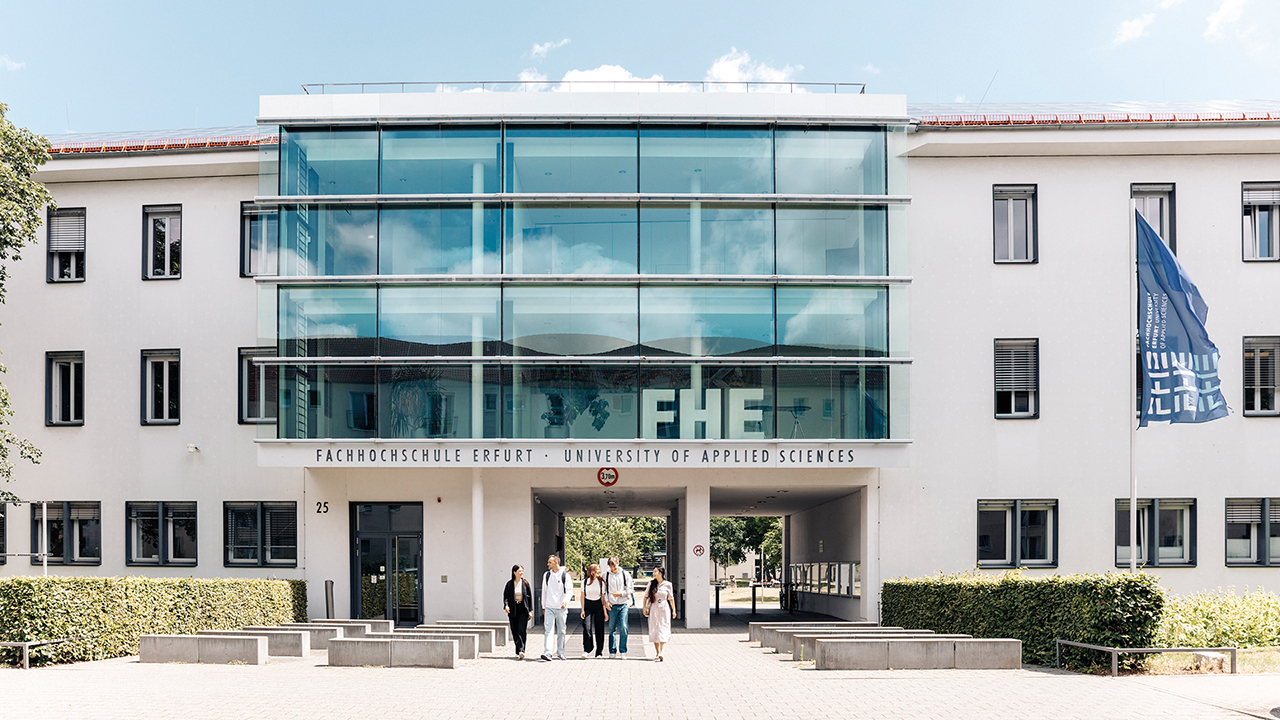 Außenansicht des Fachhochschulegebäudes.
