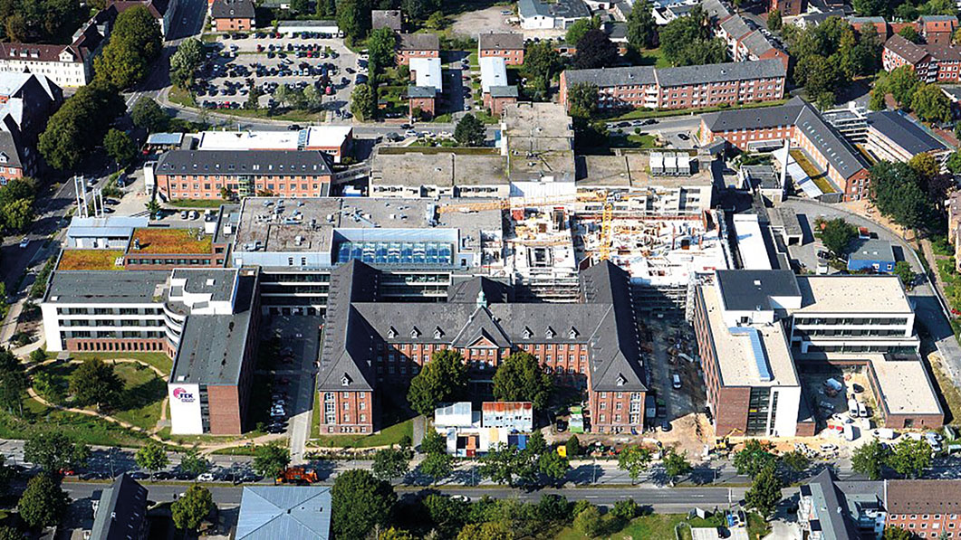Luftaufnahme des FEK Friedrich-Ebert-Krankenhauses in Neumünster