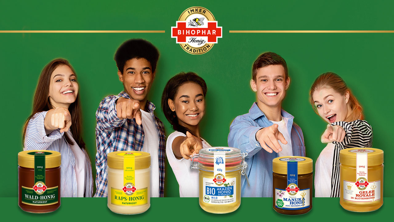 Fünf junge Menschen vor Honiggläsern