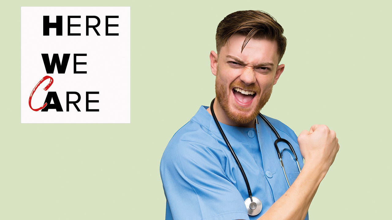 Junger Mann in Pflegerkleidung der die Faust siegreich ballt und sich freut. Daneben der Spruch HERE WE CARE