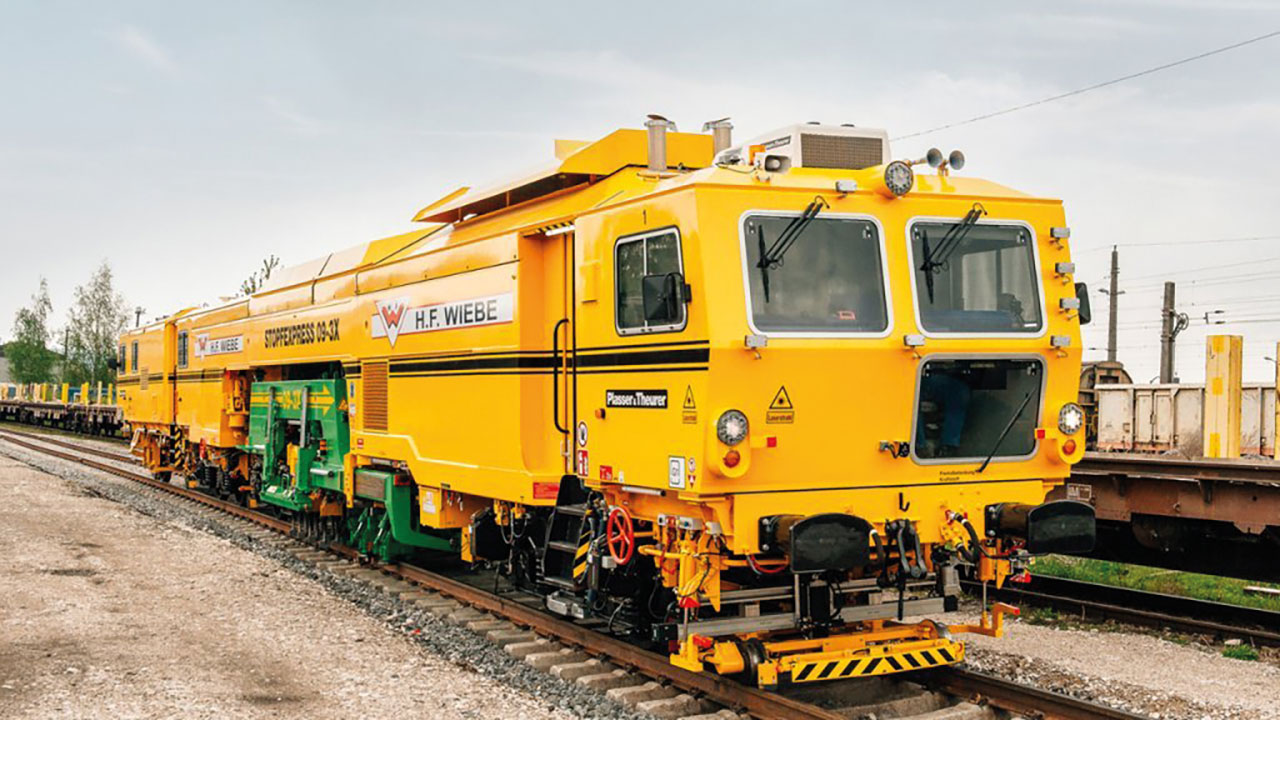 Wuchtige gelbe Arbeitslokomotive