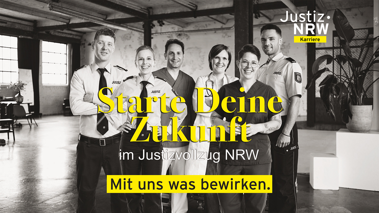Kampagnenbild mit JVA-Mitarbeitenden "Starte Deine Zukunft im Justizvollzug NRW. Mit uns was bewirken."