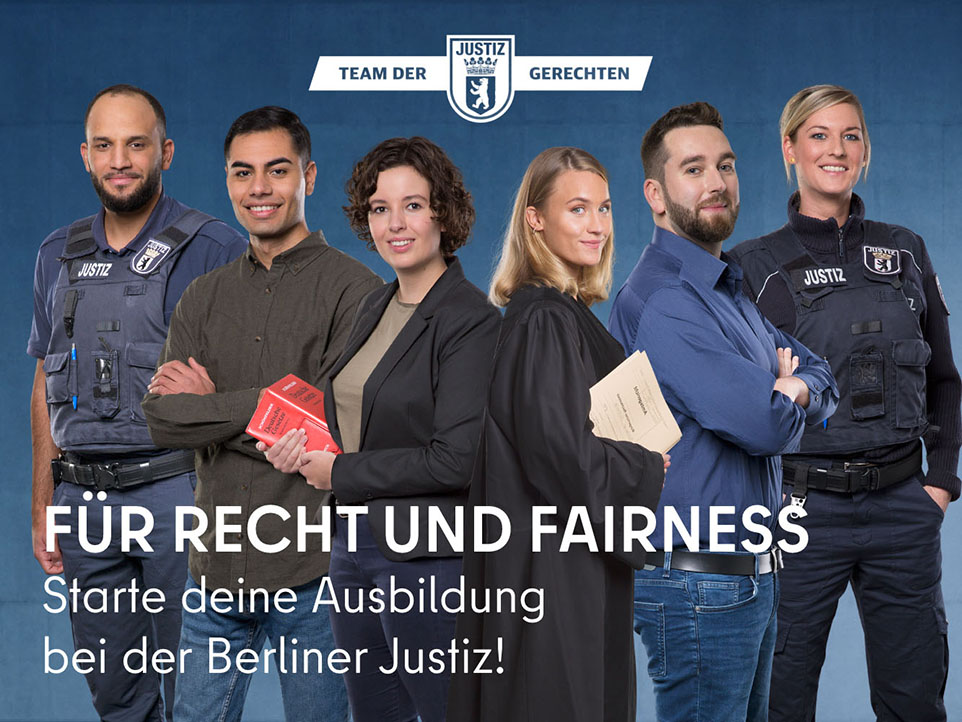 Auszubildende in der Justiz Berlin, Bildaufschrift: Für Recht und Fairness. Starte deine Ausbildung bei der Berliner Justiz.