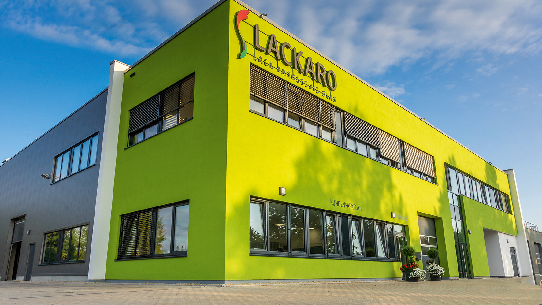Gebäude Lackaro GmbH Aussenansicht