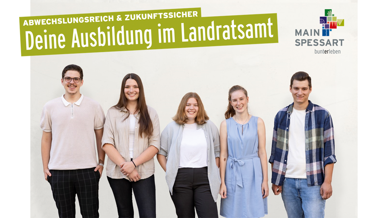 Abwechslungsreich und Zukunftssicher. Deine Ausbildung im Landratsamt. Darunter 5 junge Menschen, die nebeneinander stehen und die Kamera lächeln. Rechts oben das Logo des  Landratsamt Main-Spessart