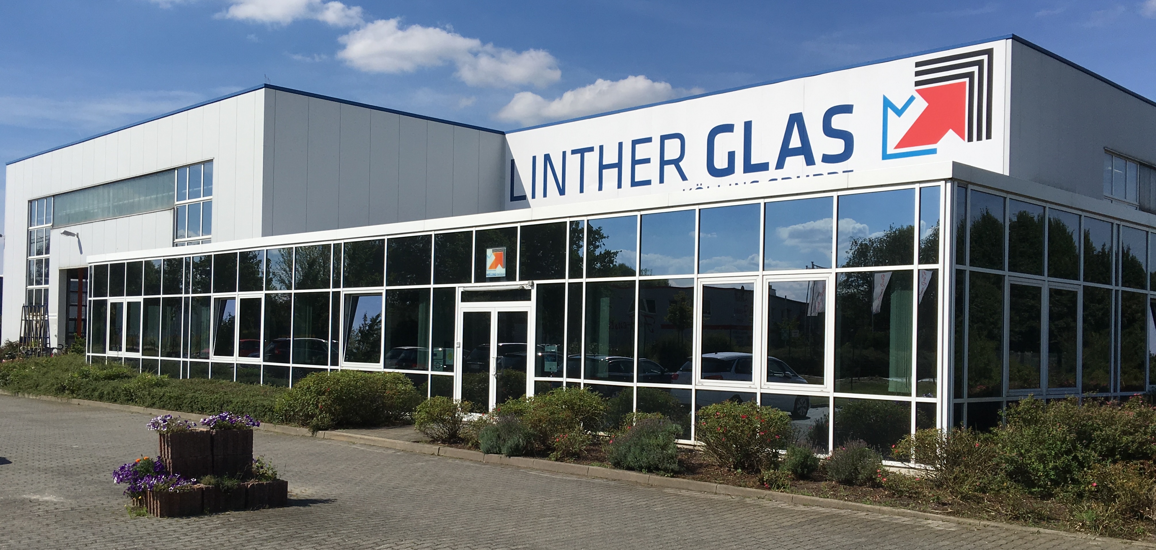 Das Bild zeigt den Geschäftssitz der © Kölling Glas GmbH & Co.KG Objekt Linthe