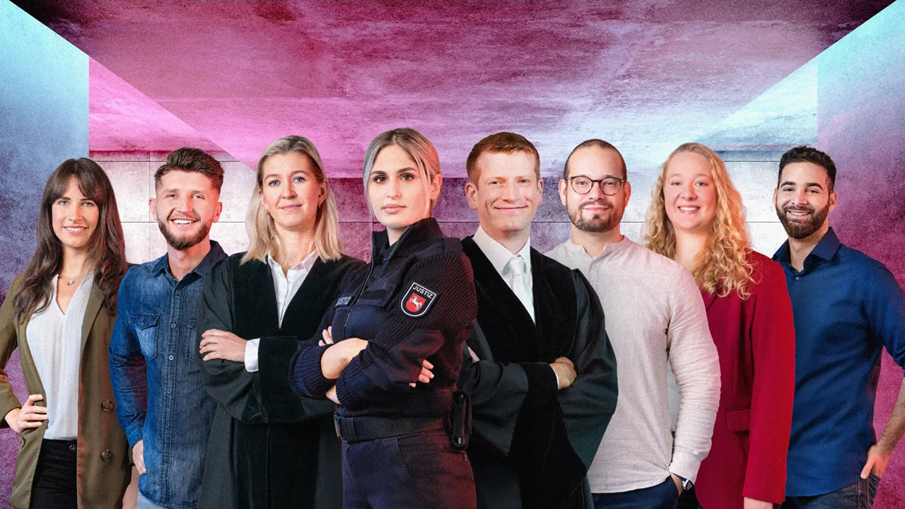 Menschen beim Oberlandesgericht