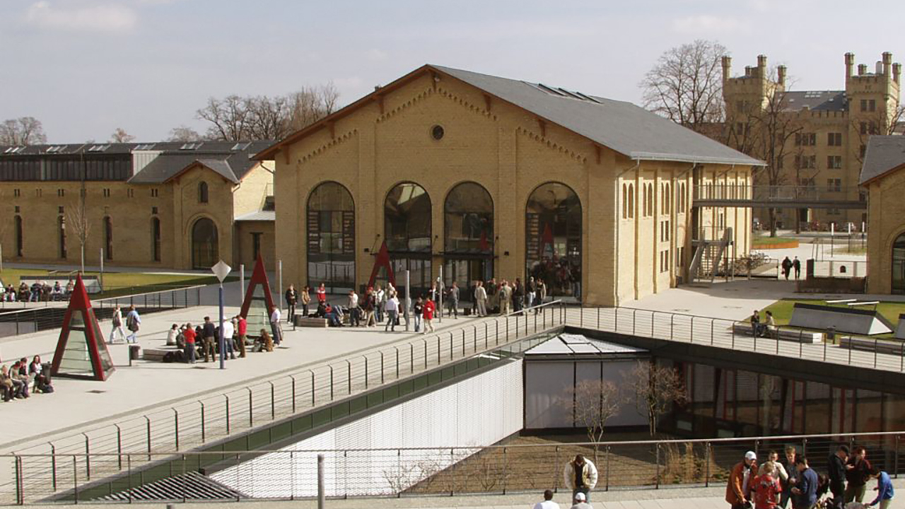 Das Bild zeig das Gebäude des Oberstufenzentrum I Technik Potsdam.