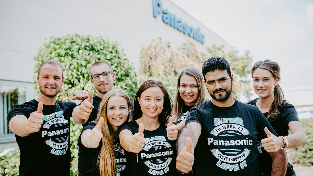 Gruppenfoto in Panasonic T-Shirts