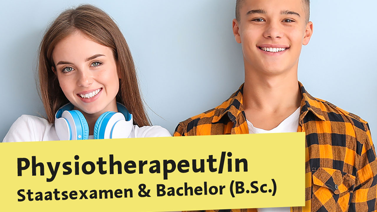 Zwei Personen stehen nebeneinander, lächeln in die Kamera. Dazu ein gelbes Banner auf dem steht "Physiotherapeut/in Staatsexamen & Bachelor (B. Sc.)"