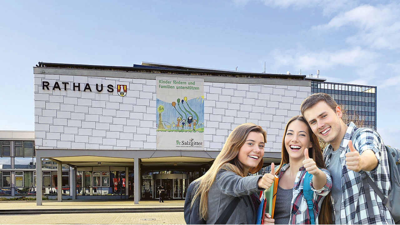 Rathaus Salzgitter mit jungen Menschen