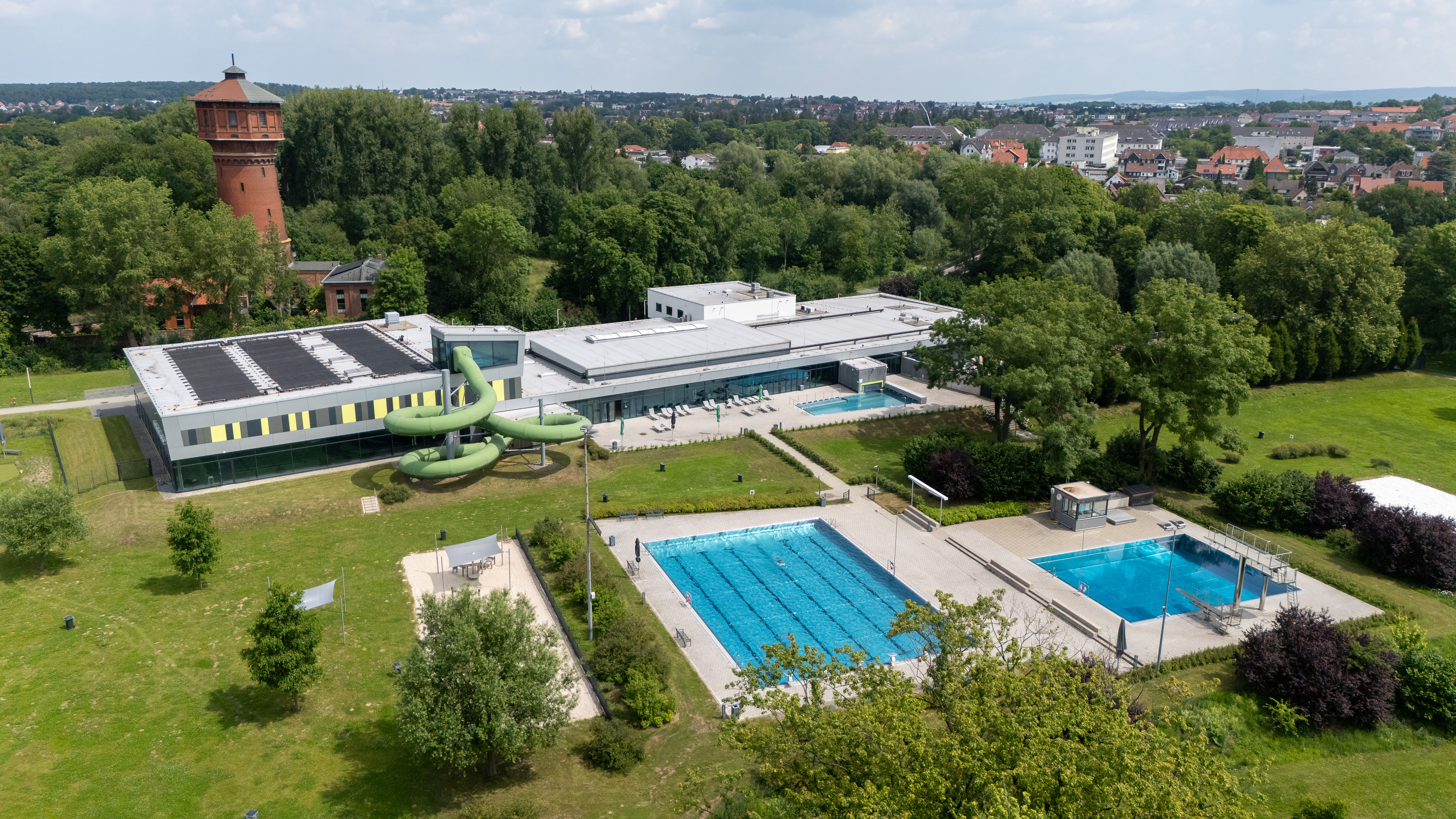 Das Stadtbad Okerkaue von oben. 