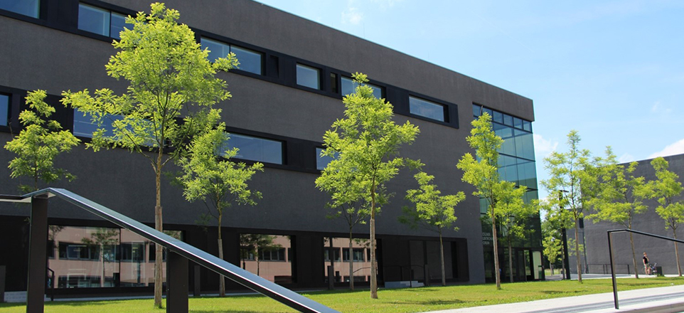 Das Gebäude der Technischen Hochschule Deggendorf