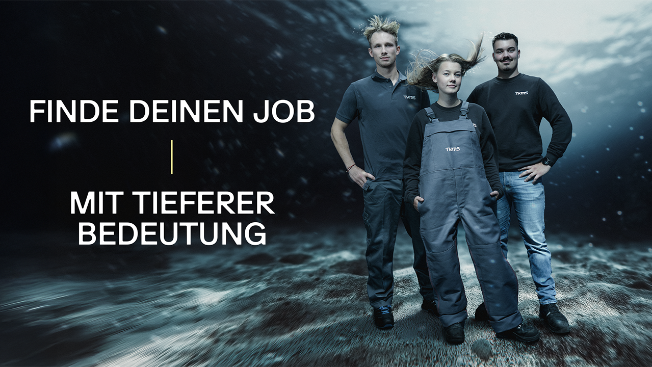 Kampagnenbild "Finden Deinen Job | Mit tieferer Bedeutung" Drei junge Mitarbeitende Schauen in die Kamera