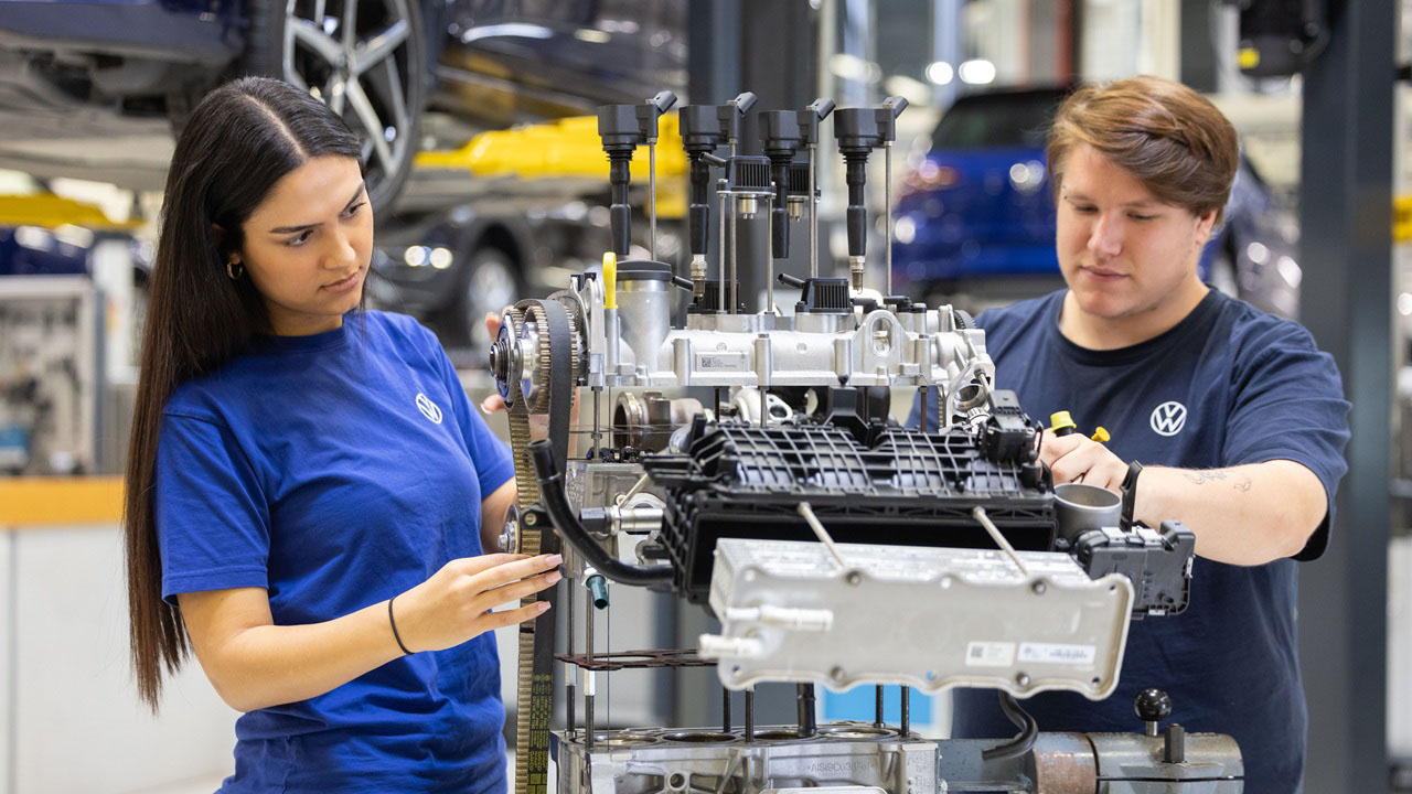 Azubis bei der Arbeit