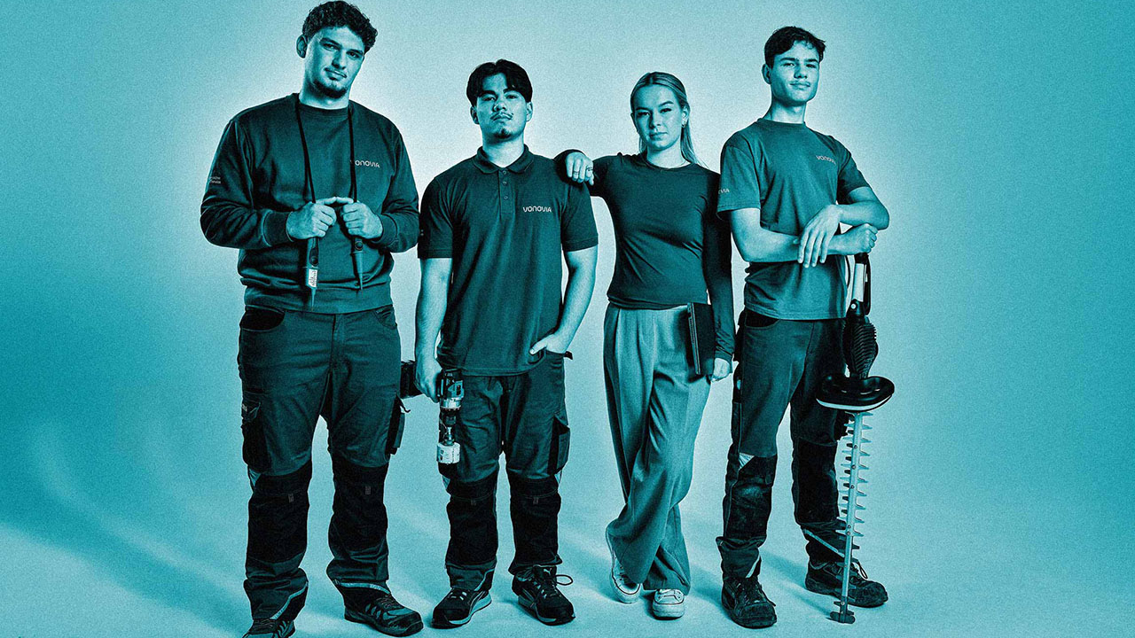 Vier Azubis aus verschiedenen Bereichen