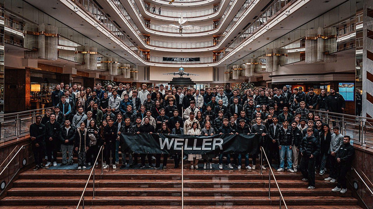 Gruppenfoto der Auszubildenden bei WELLER