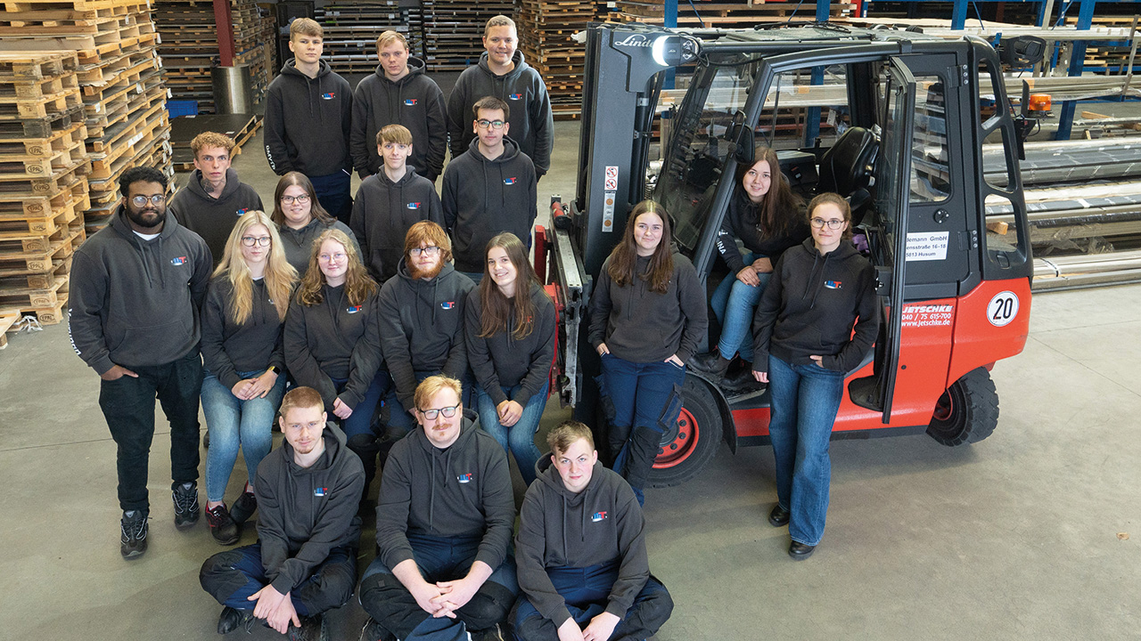 Gruppenfoto Mitarbeiter/innen Wiedemann