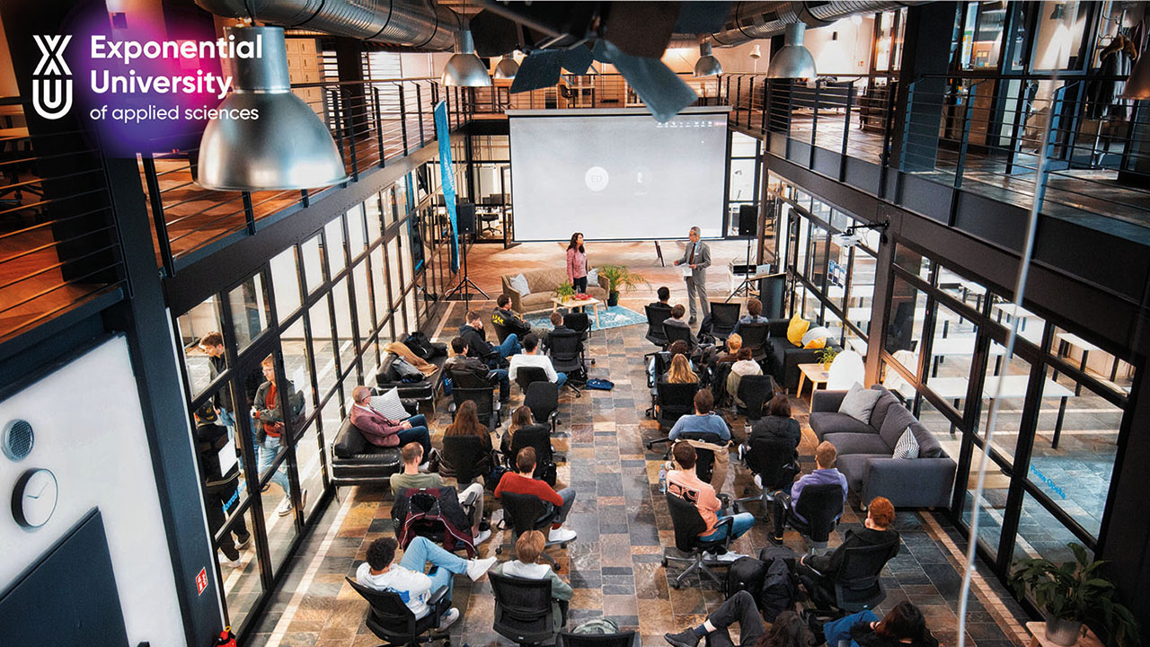 Personen bei einer Vorlesung