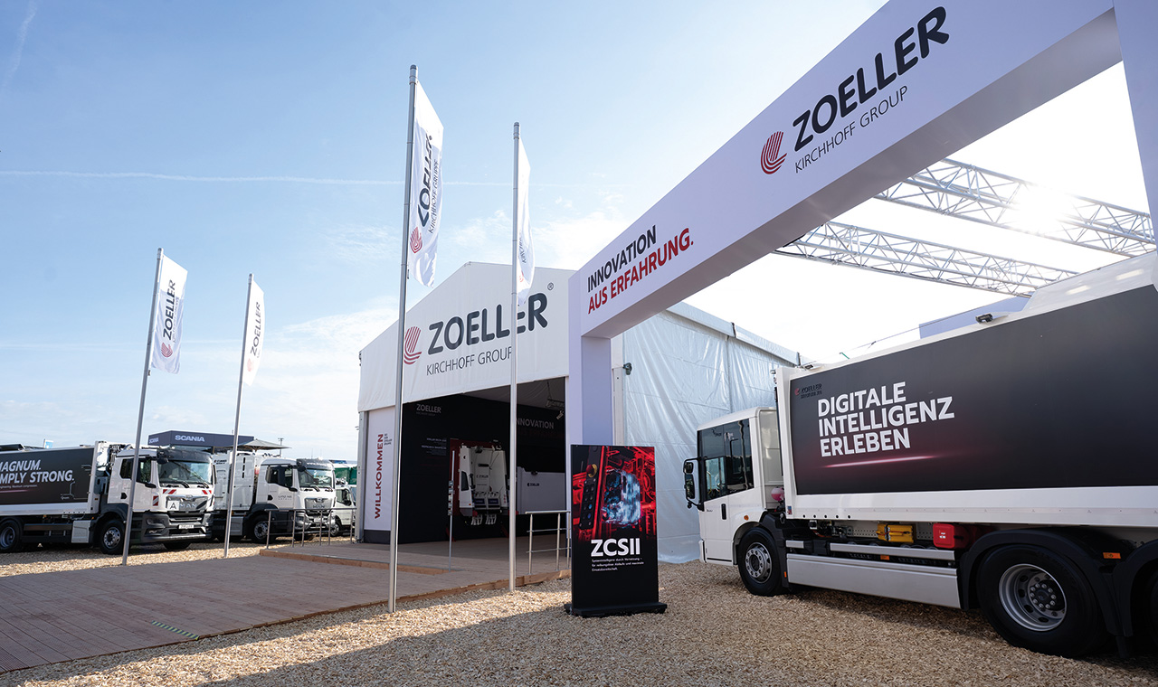 LKW und Halle mit Aufschrift ZOELLER, Fahnen ebenfalls mit der Aufschrift