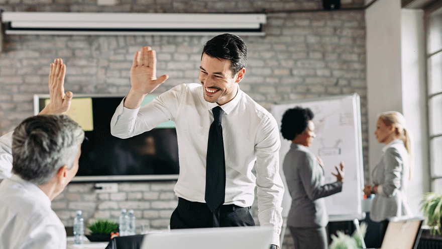 Erfolgreiche Büroarbeit (Symbolbild). Bild von Drazen Zigic auf Freepik.