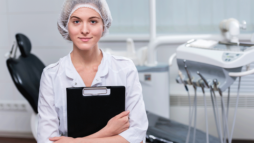 Eine ZFA in der Praxis (Symbolbild). ©Freepik